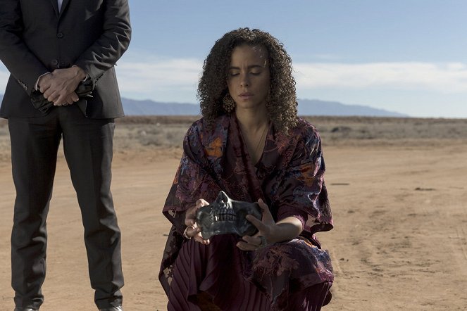 Midnight, Texas - Season 1 - Blinded by the Light - Photos - Parisa Fitz-Henley