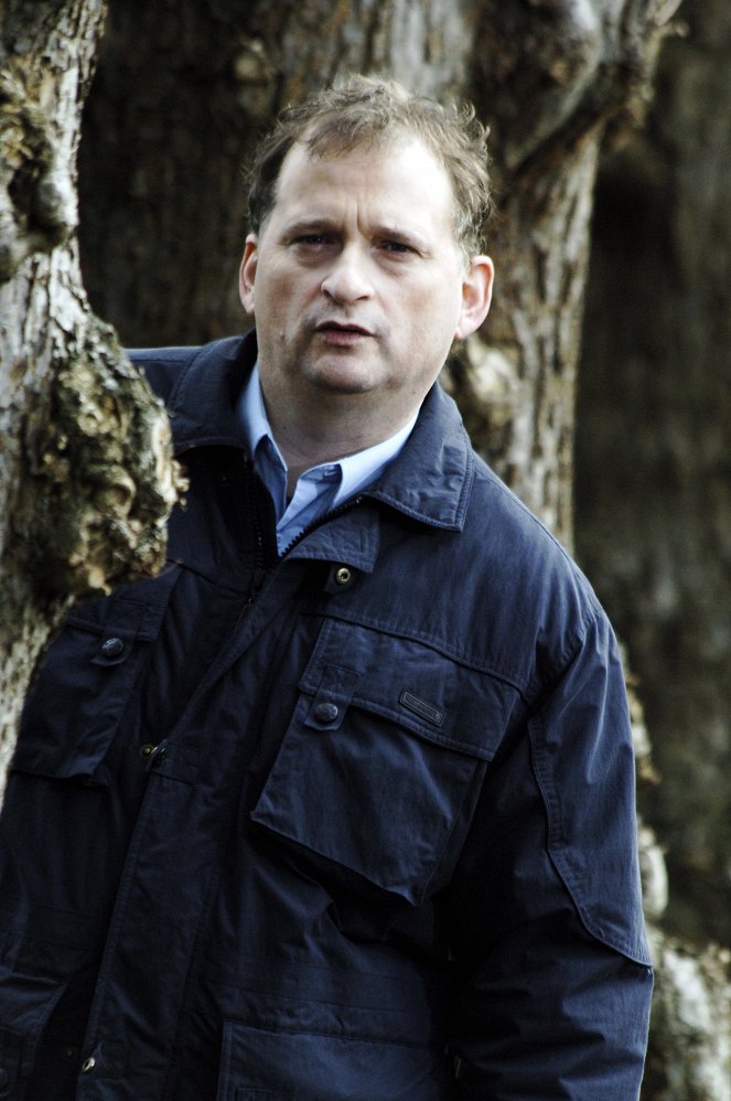 Midsomer Murders - Season 10 - They Seek Him Here - Photos - Jonathan Moore