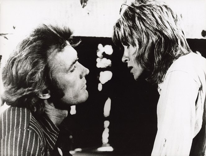 Zahraj mi tajomne - Z filmu - Clint Eastwood, Donna Mills