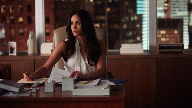 Suits - Season 7 - The Statue - Photos - Meghan, Duchess of Sussex