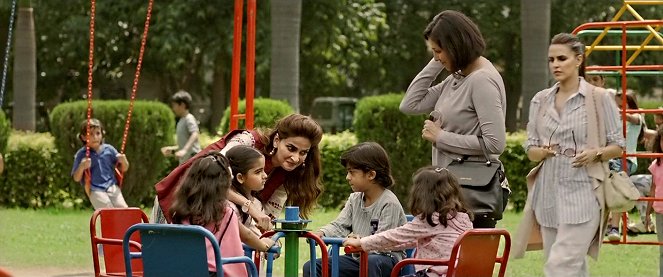 Hindi Medium - Z filmu - Dishita Sehgal, Saba Qamar