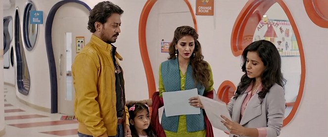 Hindi Medium - Kuvat elokuvasta - Irrfan Khan, Dishita Sehgal, Saba Qamar, Tillotama Shome
