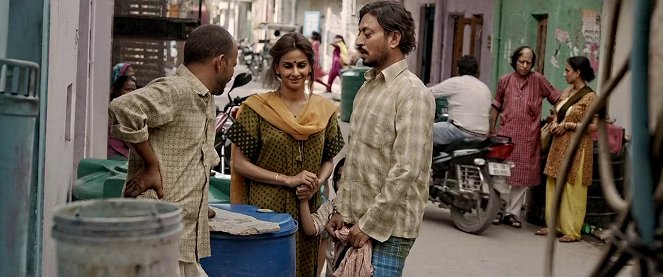 Hindi Medium - Van film - Saba Qamar, Irrfan Khan