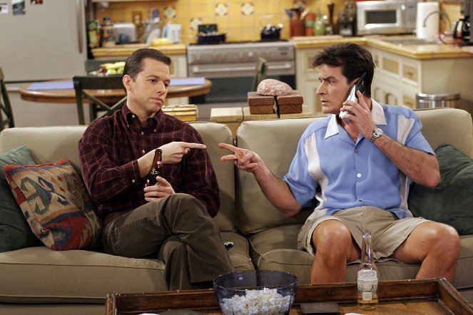Two and a Half Men - I Always Wanted a Shaved Monkey - Van film - Jon Cryer, Charlie Sheen