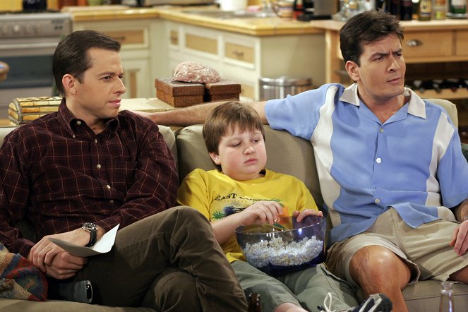 Two and a Half Men - I Always Wanted a Shaved Monkey - Van film - Jon Cryer, Angus T. Jones, Charlie Sheen