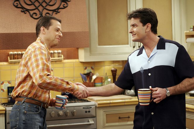 Two and a Half Men - I Always Wanted a Shaved Monkey - Van film - Jon Cryer, Charlie Sheen