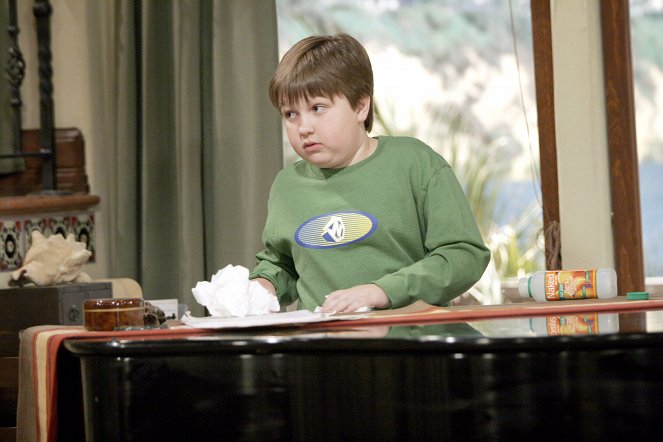 Two and a Half Men - I Always Wanted a Shaved Monkey - Van film - Angus T. Jones