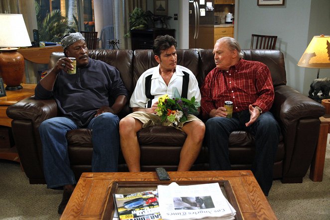 Two and a Half Men - I Found Your Moustache - Van film - John Amos, Charlie Sheen, Stacy Keach