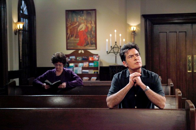 Two and a Half Men - Tinkle Like a Princess - Photos - Charlie Sheen