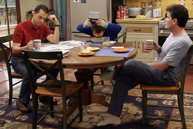 Two and a Half Men - A Sympathetic Crotch to Cry On - Van film - Jon Cryer, Angus T. Jones, Charlie Sheen