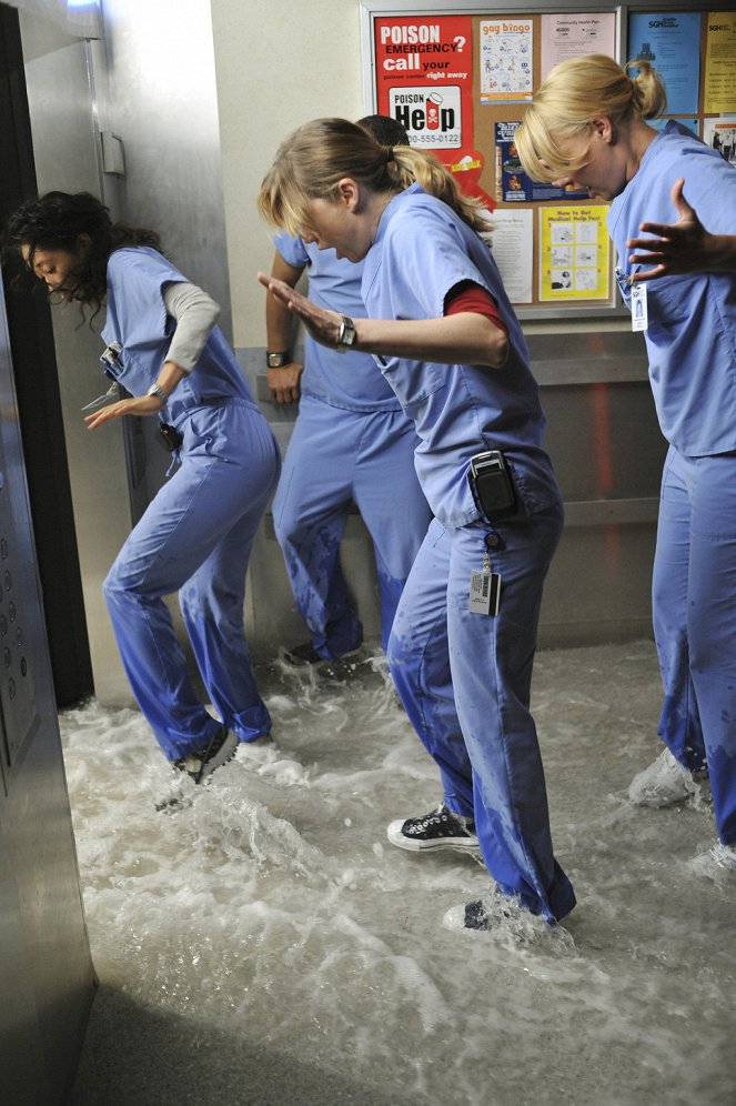 Grey's Anatomy - Here Comes the Flood - Photos - Sandra Oh, Ellen Pompeo, Katherine Heigl