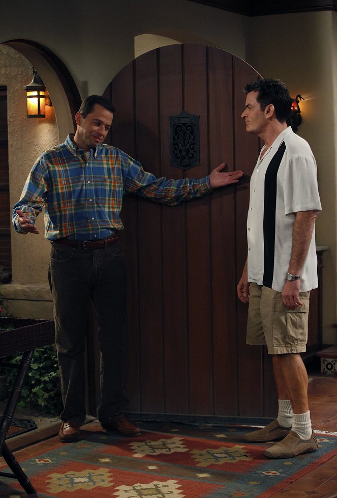 Two and a Half Men - Season 8 - Three Girls and a Guy Named Bud - Van film - Jon Cryer, Charlie Sheen