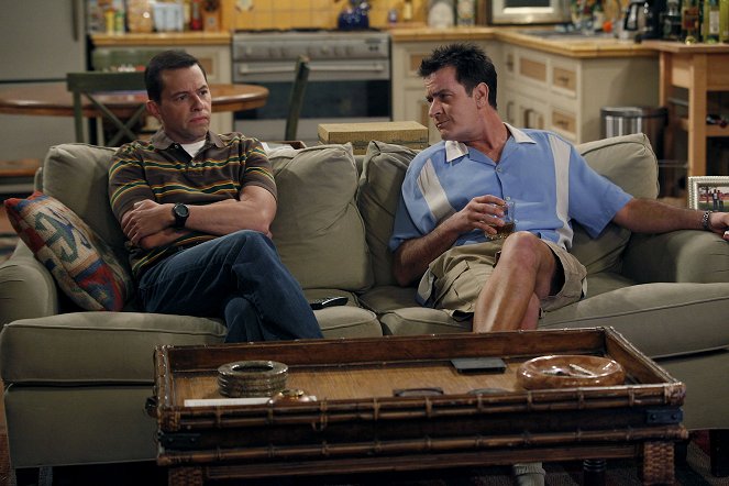 Two and a Half Men - Season 8 - Three Girls and a Guy Named Bud - Photos - Jon Cryer, Charlie Sheen