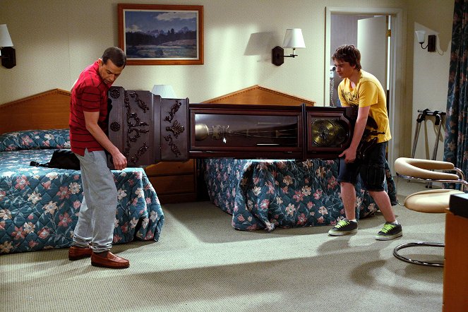 Two and a Half Men - Gumby with a Pokey - Van film - Jon Cryer, Angus T. Jones