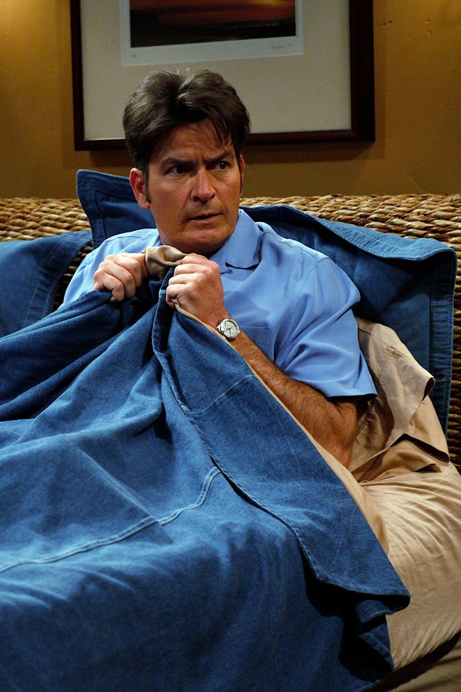 Two and a Half Men - Season 7 - Gumby with a Pokey - Photos - Charlie Sheen