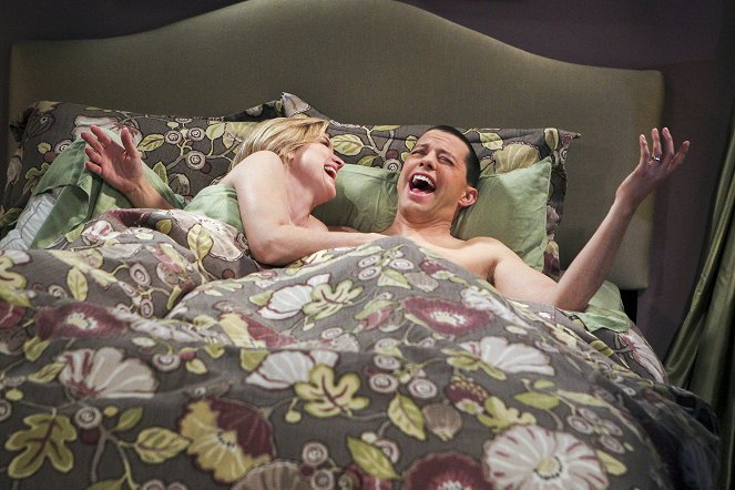 Two and a Half Men - Boompa Loved His Hookers - Photos - Courtney Thorne-Smith, Jon Cryer