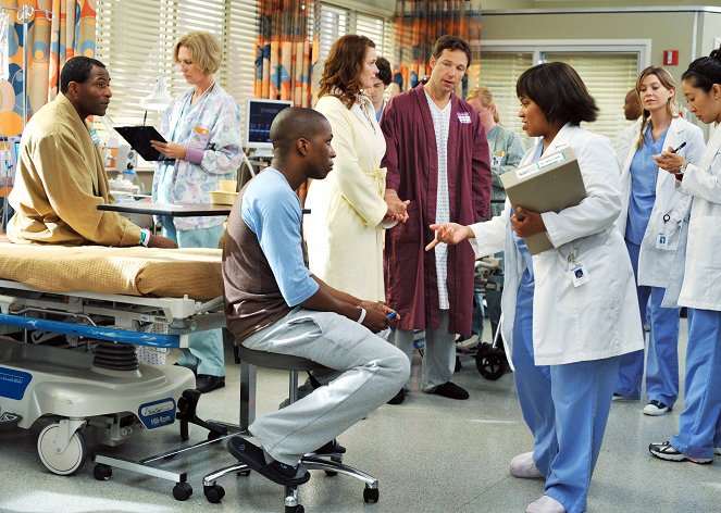 Grey's Anatomy - There's No 'I' in Team - Van film - Chandra Wilson, Ellen Pompeo