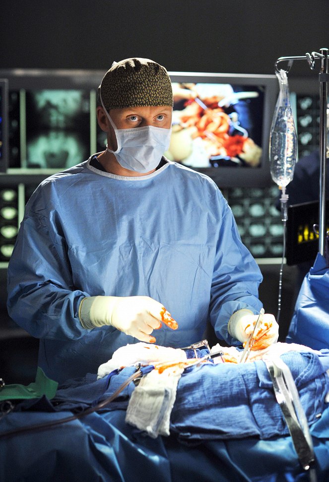 Chirurgové - Série 5 - Anatomie války - Z filmu - Kevin McKidd