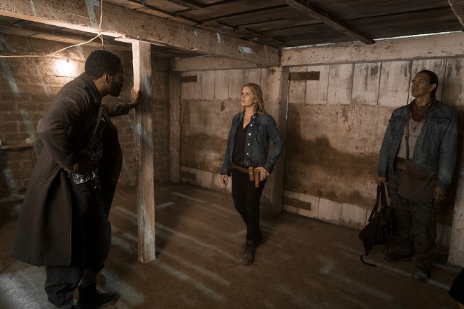 Fear the Walking Dead - The Diviner - Photos - Kim Dickens, Michael Greyeyes