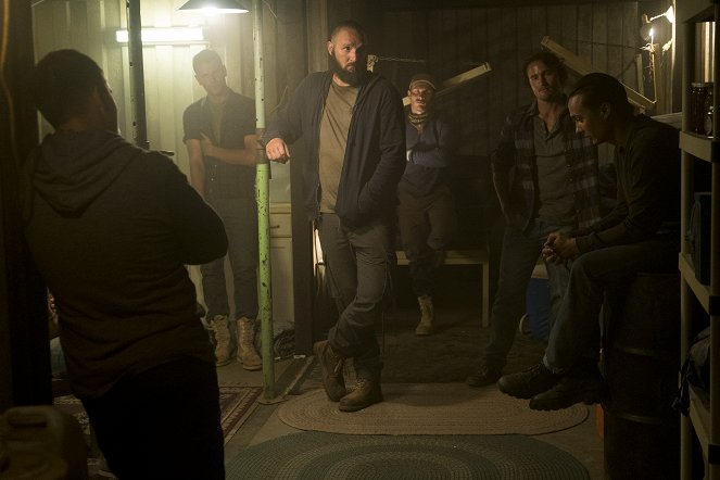 Fear the Walking Dead - Season 3 - Der Wahrsager - Filmfotos - Matt Lasky, Frank Dillane