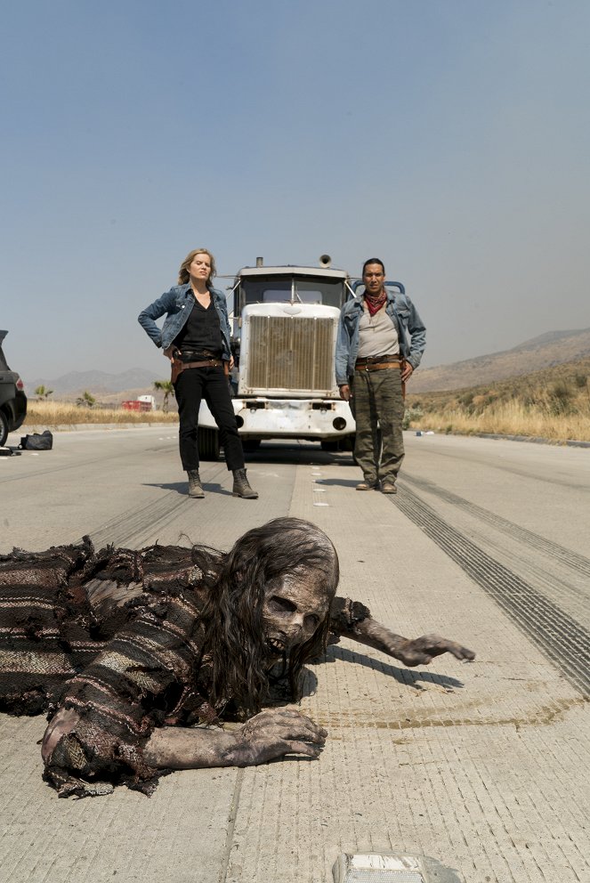 Fear the Walking Dead - Der Wahrsager - Filmfotos - Kim Dickens, Michael Greyeyes
