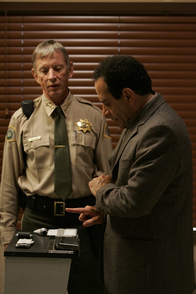 Detektyw Monk - Pan Monk ucieka, cz. 1 - Z filmu - Scott Glenn, Tony Shalhoub