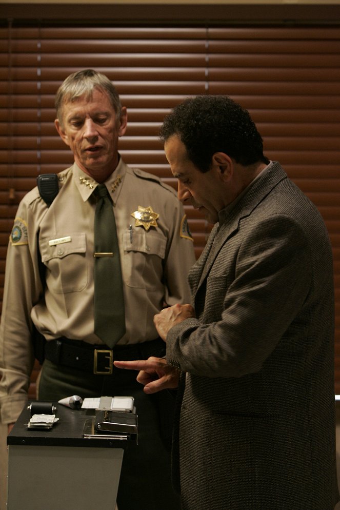 Monk - Season 6 - Mr. Monk Is on the Run: Part 1 - Photos - Scott Glenn, Tony Shalhoub