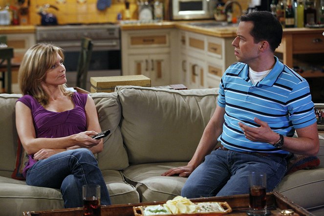 Two and a Half Men - Season 8 - Hookers, Hookers, Hookers - Photos - Courtney Thorne-Smith, Jon Cryer