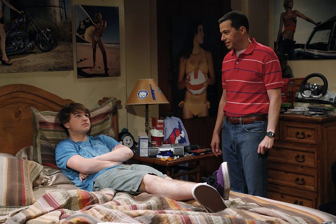 Two and a Half Men - Ow, Ow, Don't Stop - Photos - Angus T. Jones, Jon Cryer