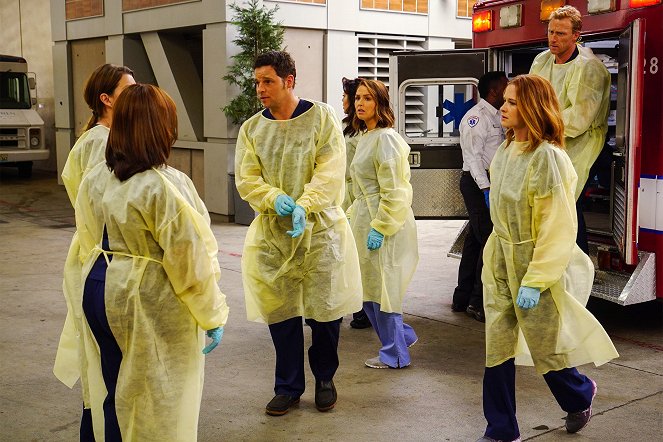 Grey's Anatomy - Time Stops - Photos - Justin Chambers, Camilla Luddington, Sarah Drew, Kevin McKidd