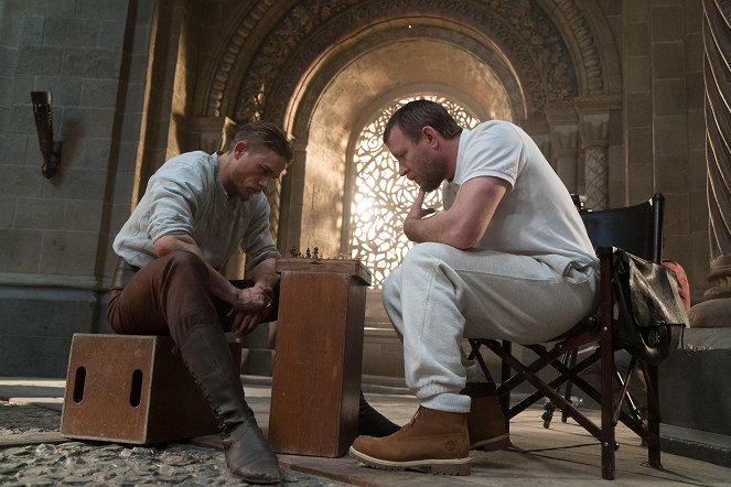 King Arthur: Legend Of The Sword - Dreharbeiten - Charlie Hunnam, Guy Ritchie