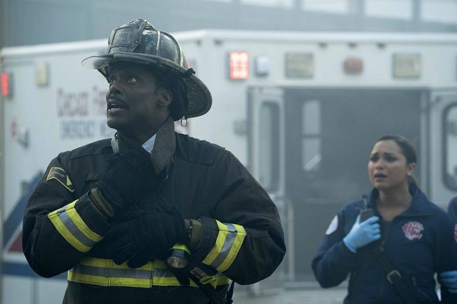 Chicago Fire - Season 6 - It Wasn't Enough - Photos - Eamonn Walker, Monica Raymund