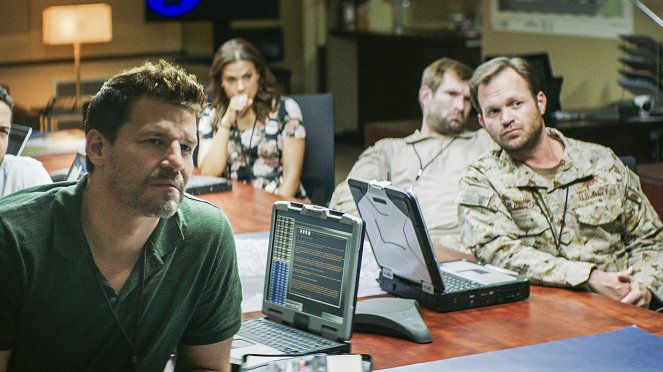 SEAL Team - Season 1 - Tip of the Spear - Photos - David Boreanaz, Judd Lormand