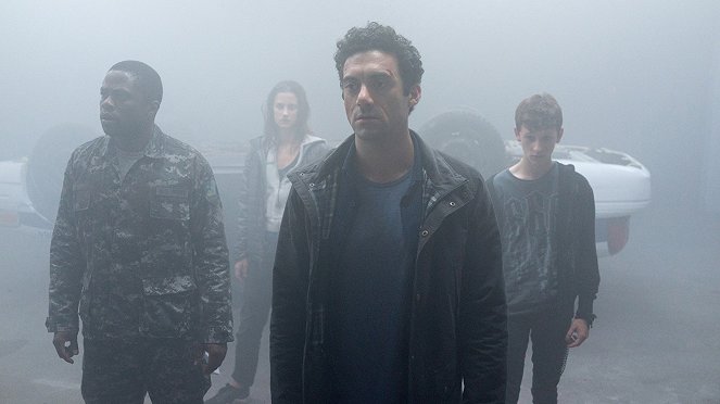 The Mist - Withdrawal - Photos - Okezie Morro, Morgan Spector, Russell Posner