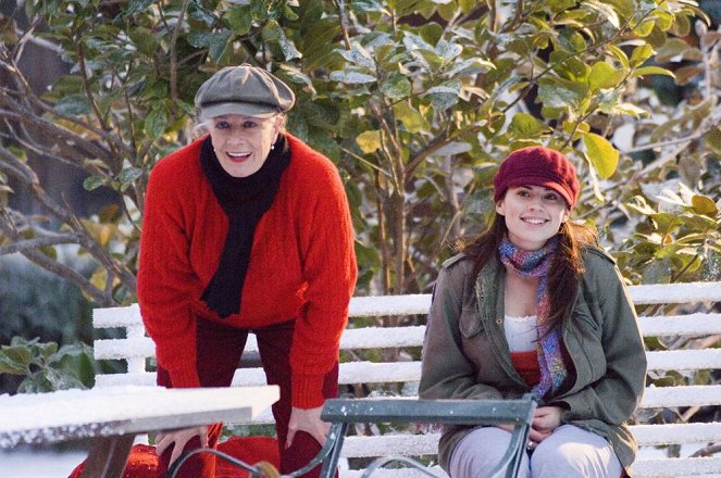 Jak zkrotit důchodce - Z filmu - Vanessa Redgrave, Hayley Atwell
