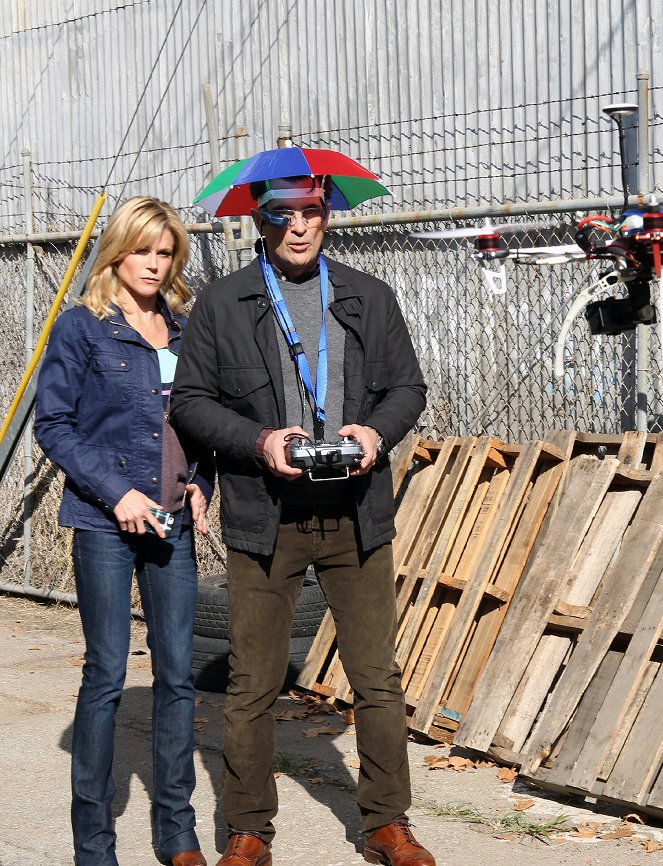Modern Family - Season 5 - Spione wie wir - Filmfotos - Julie Bowen, Ty Burrell