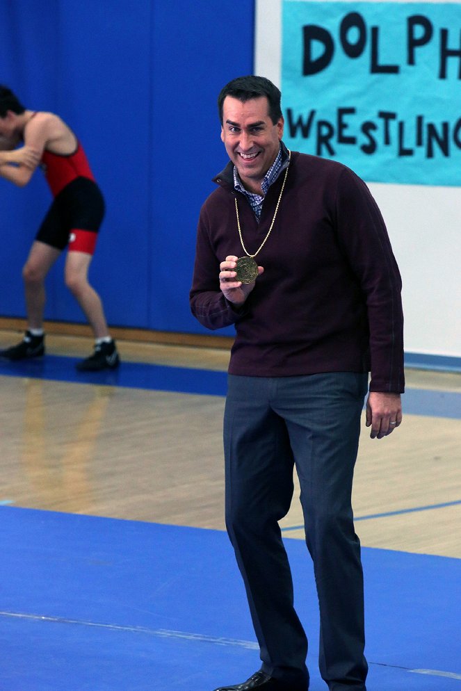Modern Family - The Feud - Photos - Rob Riggle