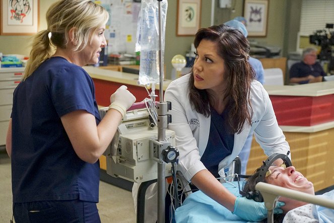 Grey's Anatomy - Season 11 - You're My Home - Photos - Jessica Capshaw, Sara Ramirez