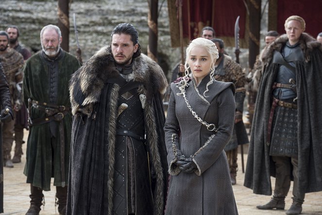 Game Of Thrones - Der Drache und der Wolf - Filmfotos - Liam Cunningham, Kit Harington, Emilia Clarke, Gwendoline Christie