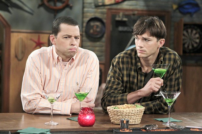 Two and a Half Men - I Changed My Mind About the Milk - Photos - Jon Cryer, Ashton Kutcher