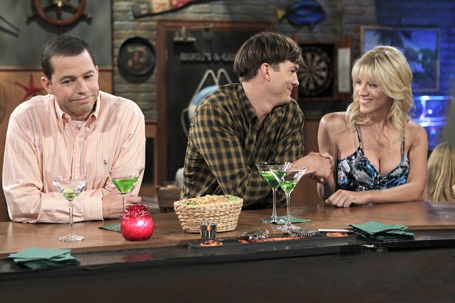 Two and a Half Men - I Changed My Mind About the Milk - Photos - Jon Cryer, Ashton Kutcher, Brit Morgan