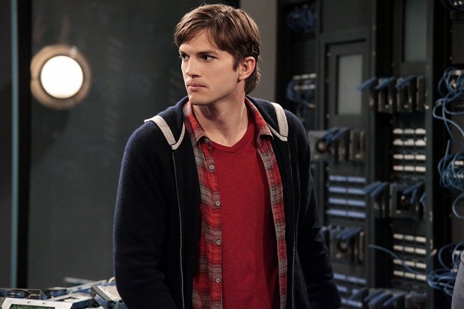 Two and a Half Men - Season 9 - Die Superchance - Filmfotos - Ashton Kutcher