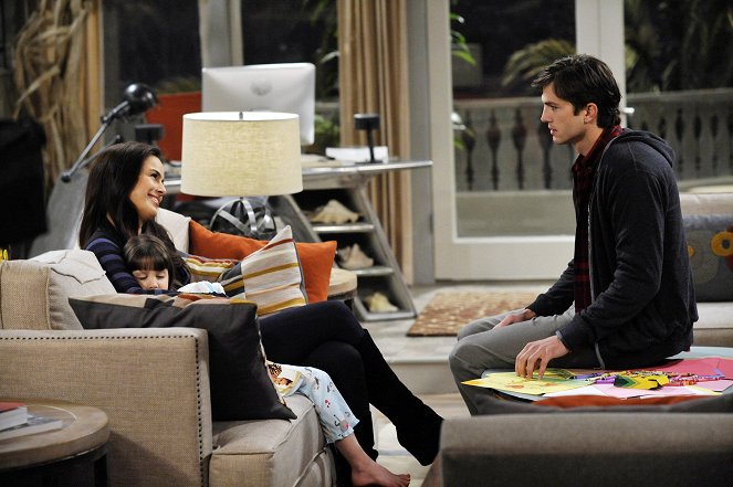 Two and a Half Men - Season 9 - Why We Gave Up Women - Photos - Sophie Winkleman, Ashton Kutcher