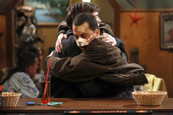 Two and a Half Men - Mr. Hose Says 'Yes' - Photos - Jon Cryer