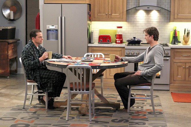Two and a Half Men - Sips, Sonnets and Sodomy - Photos - Jon Cryer, Ashton Kutcher