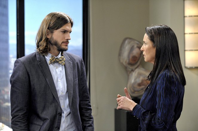 Two and a Half Men - Slowly and in a Circular Fashion - Van film - Ashton Kutcher, Mimi Rogers