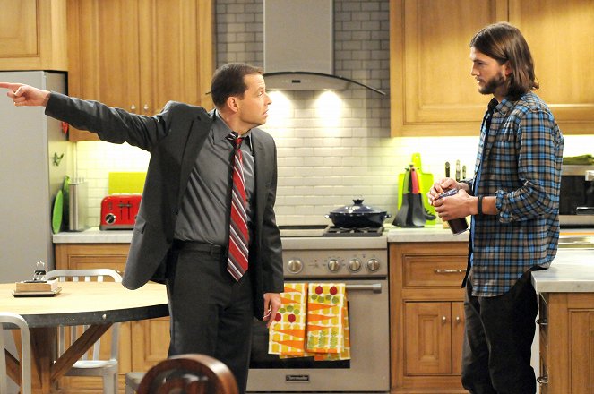 Two and a Half Men - Slowly and in a Circular Fashion - Van film - Jon Cryer, Ashton Kutcher
