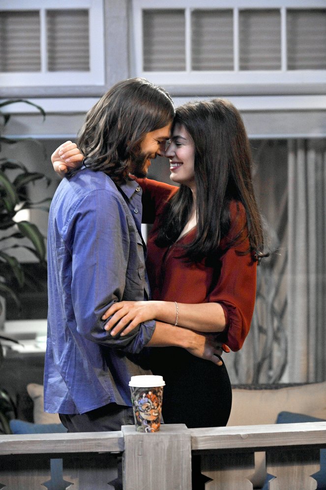 Two and a Half Men - What a Lovely Landing Strip - Photos - Ashton Kutcher, Sophie Winkleman