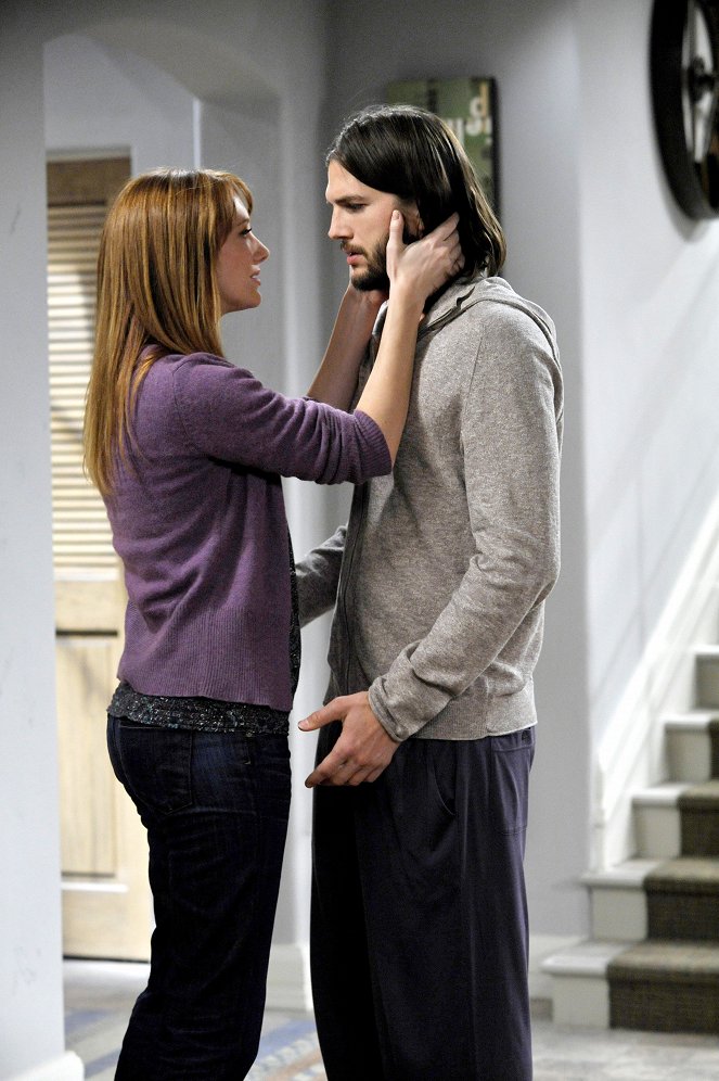 Two and a Half Men - What a Lovely Landing Strip - Photos - Judy Greer, Ashton Kutcher