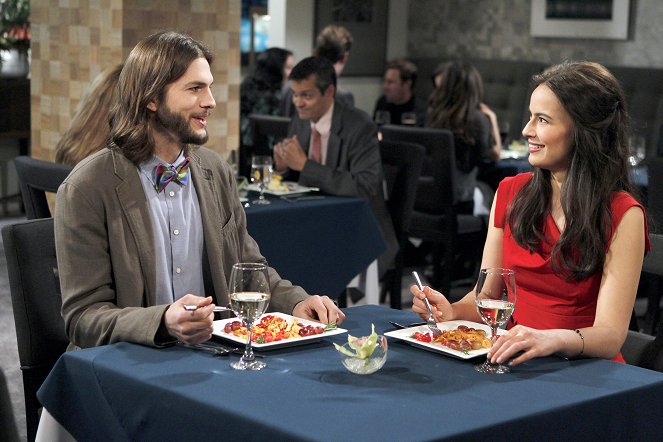 Two and a Half Men - A Fishbowl Full of Glass Eyes - Photos - Ashton Kutcher, Sophie Winkleman